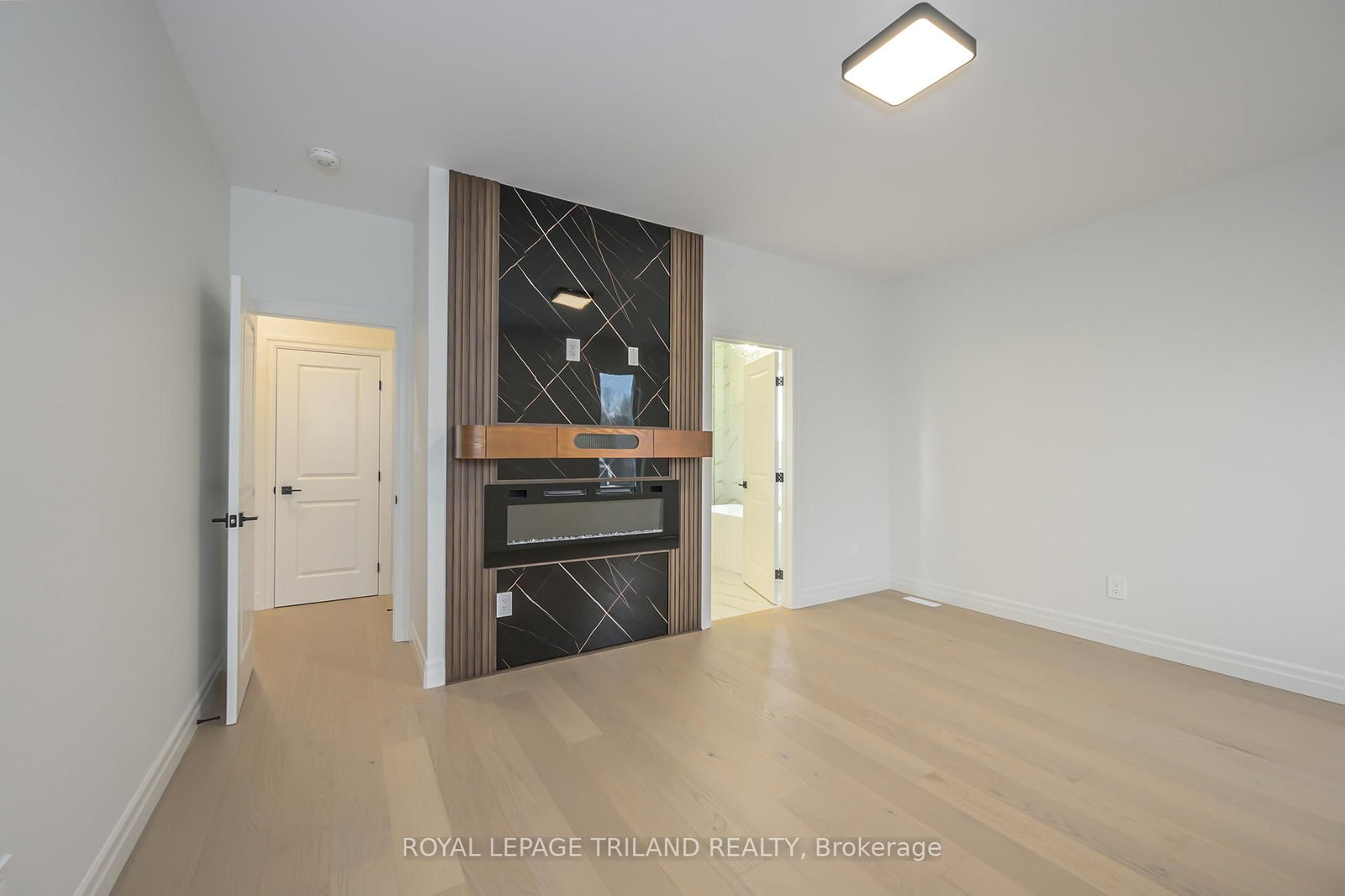 4211 LIBERTY Crossing • London South, ON photo 21