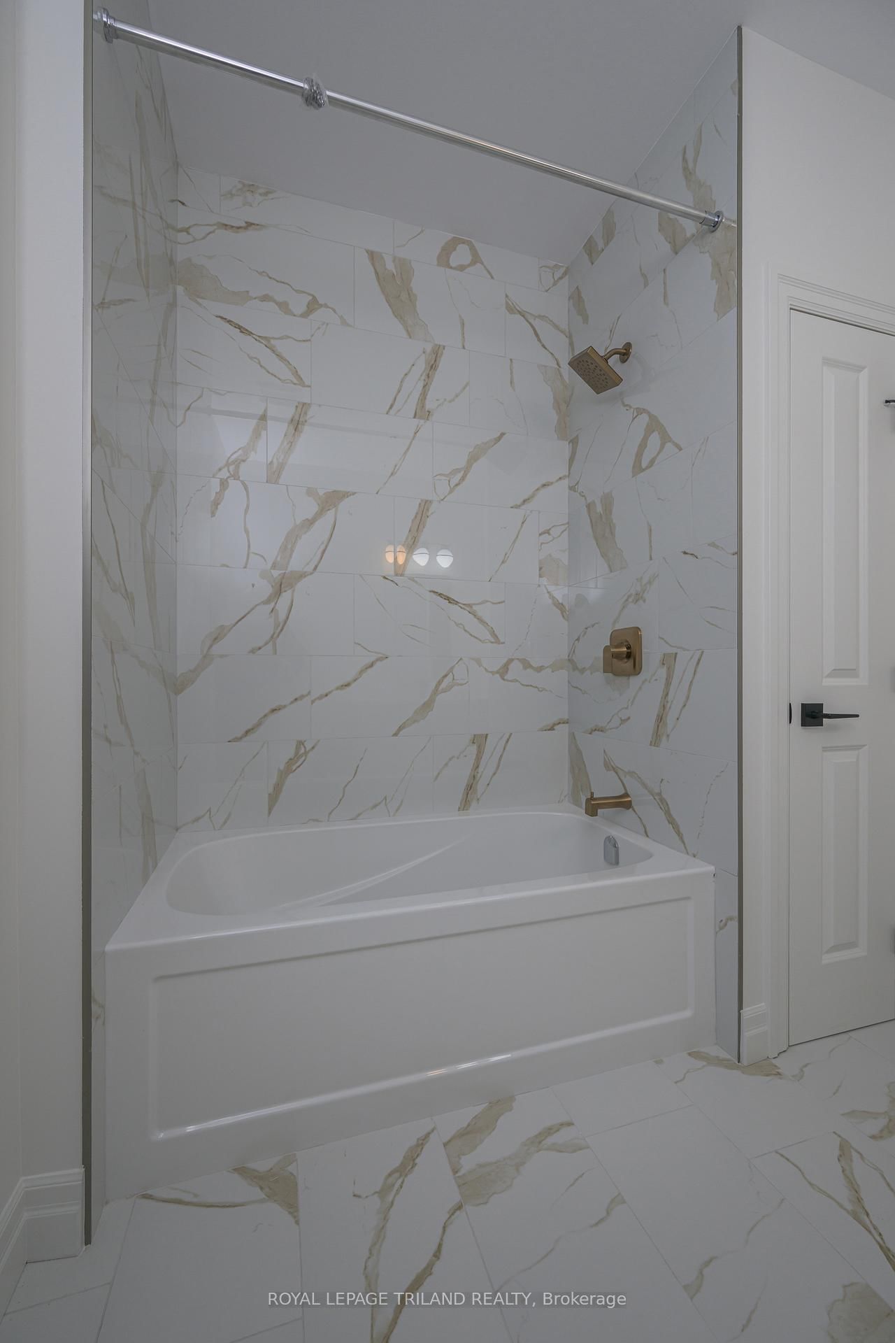 4211 LIBERTY Crossing • London South, ON photo 26