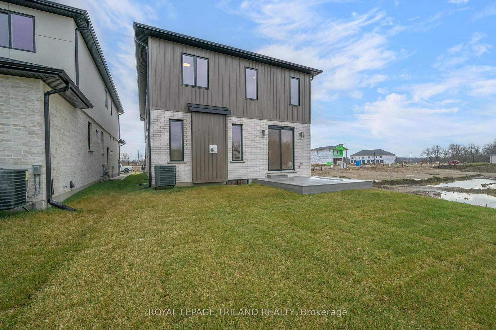 4211 LIBERTY Crossing • London South, ON photo 4