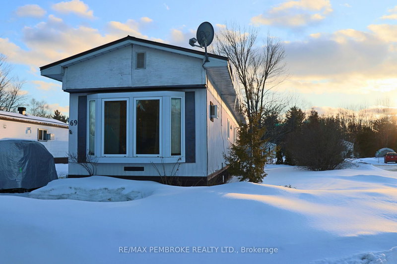 69 Pinehurst Estates, Petawawa, K8H 2H2 | Image 2
