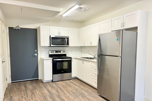 212 - 135 Station Street S