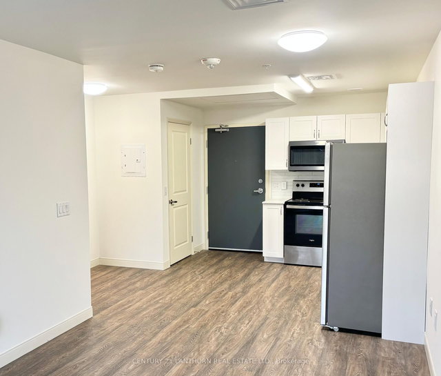 212 - 135 Station Street S