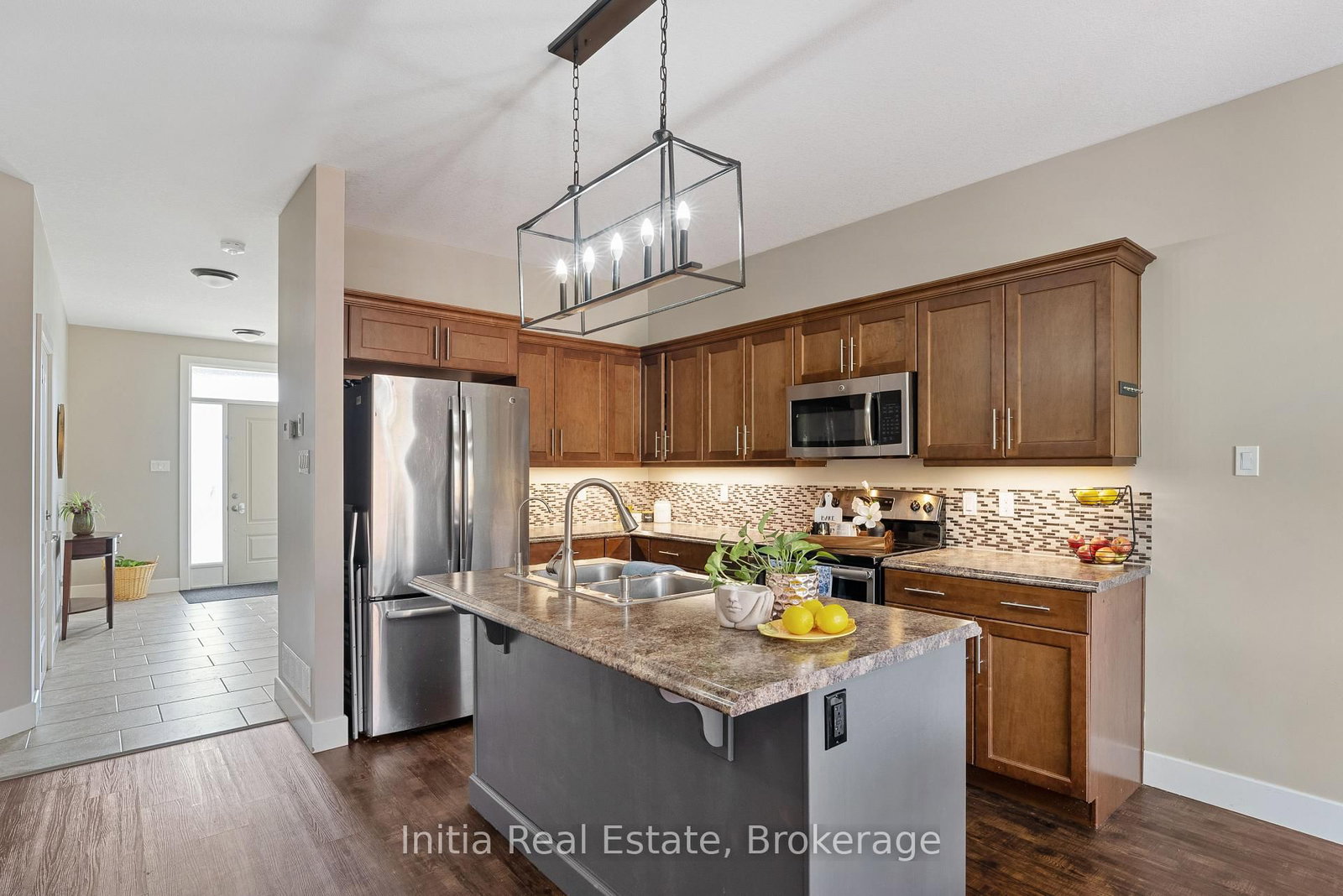 Detached House for sale at 25 Queensway Drive, Strathroy-Caradoc, Ontario, N7G 4M2 - SE - MLS: X12883010