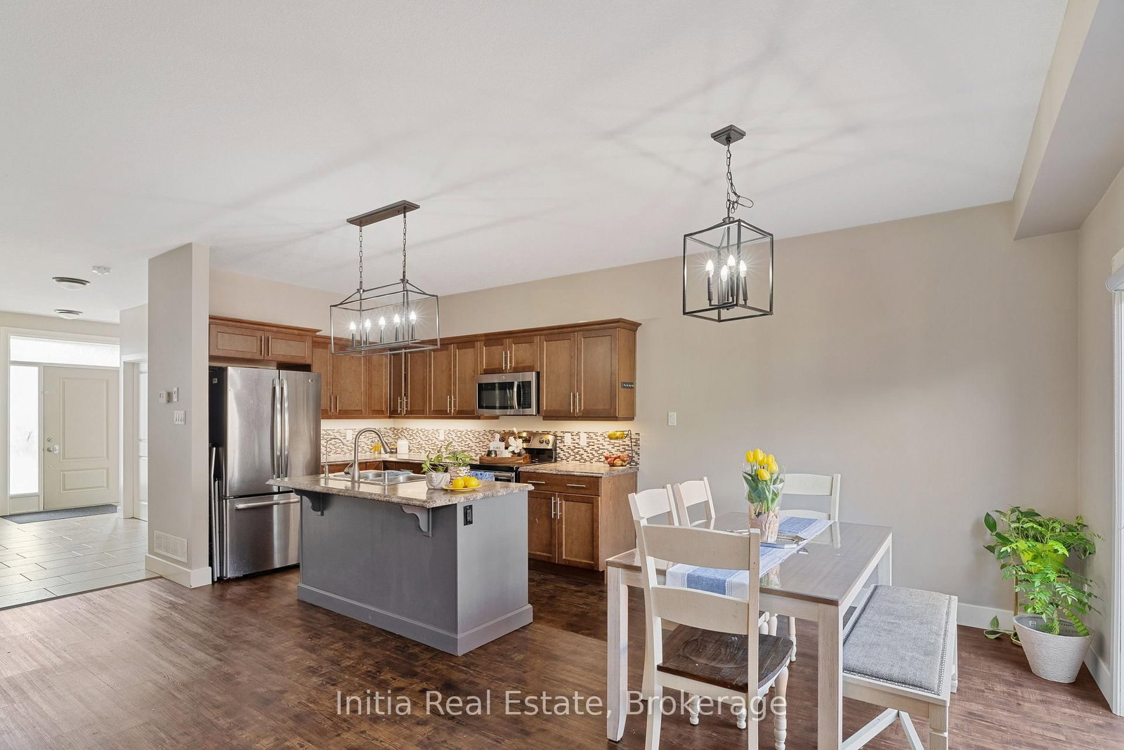 Detached House for sale at 25 Queensway Drive, Strathroy-Caradoc, Ontario, N7G 4M2 - SE - MLS: X12883010