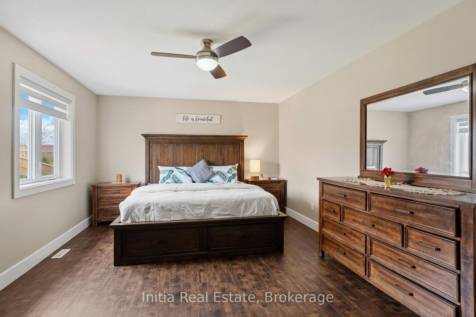 Detached House for sale at 25 Queensway Drive, Strathroy-Caradoc, Ontario, N7G 4M2 - SE - MLS: X12883010