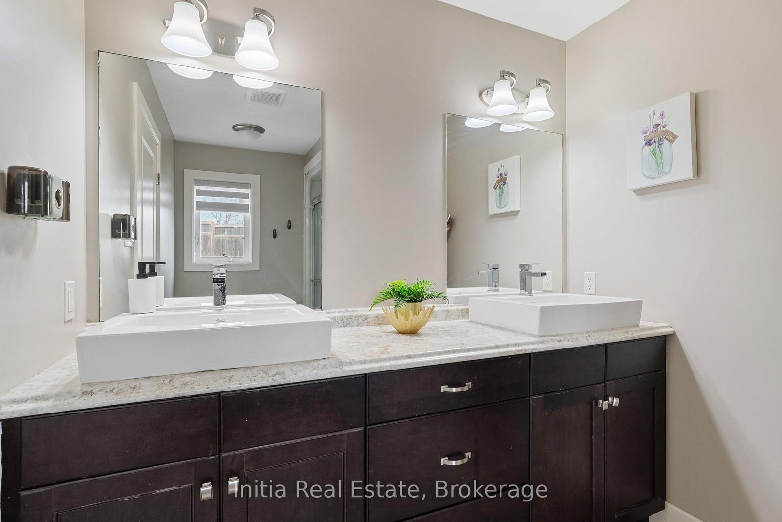 Detached House for sale at 25 Queensway Drive, Strathroy-Caradoc, Ontario, N7G 4M2 - SE - MLS: X12883010