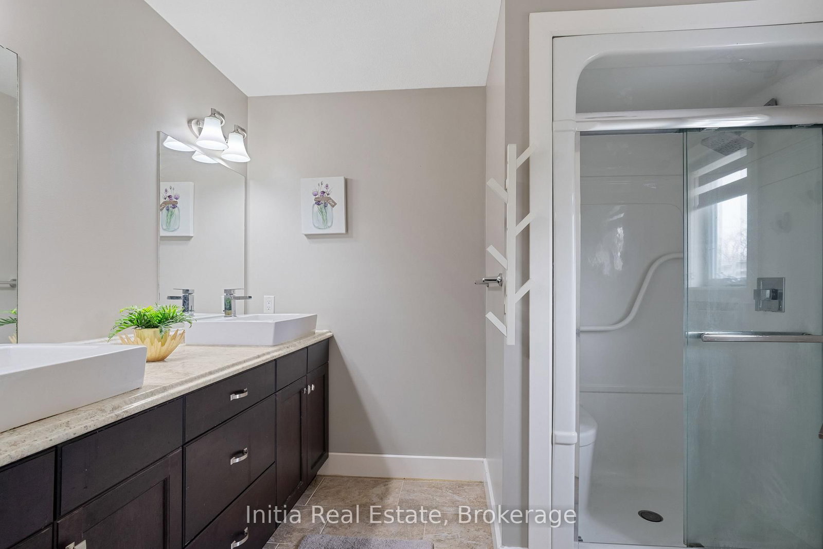 Detached House for sale at 25 Queensway Drive, Strathroy-Caradoc, Ontario, N7G 4M2 - SE - MLS: X12883010