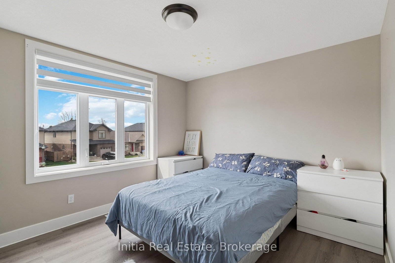 Detached House for sale at 25 Queensway Drive, Strathroy-Caradoc, Ontario, N7G 4M2 - SE - MLS: X12883010