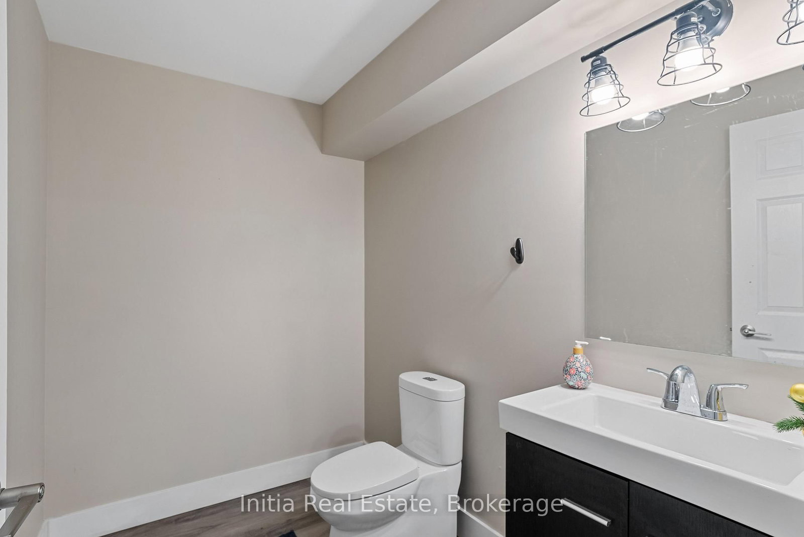 Detached House for sale at 25 Queensway Drive, Strathroy-Caradoc, Ontario, N7G 4M2 - SE - MLS: X12883010