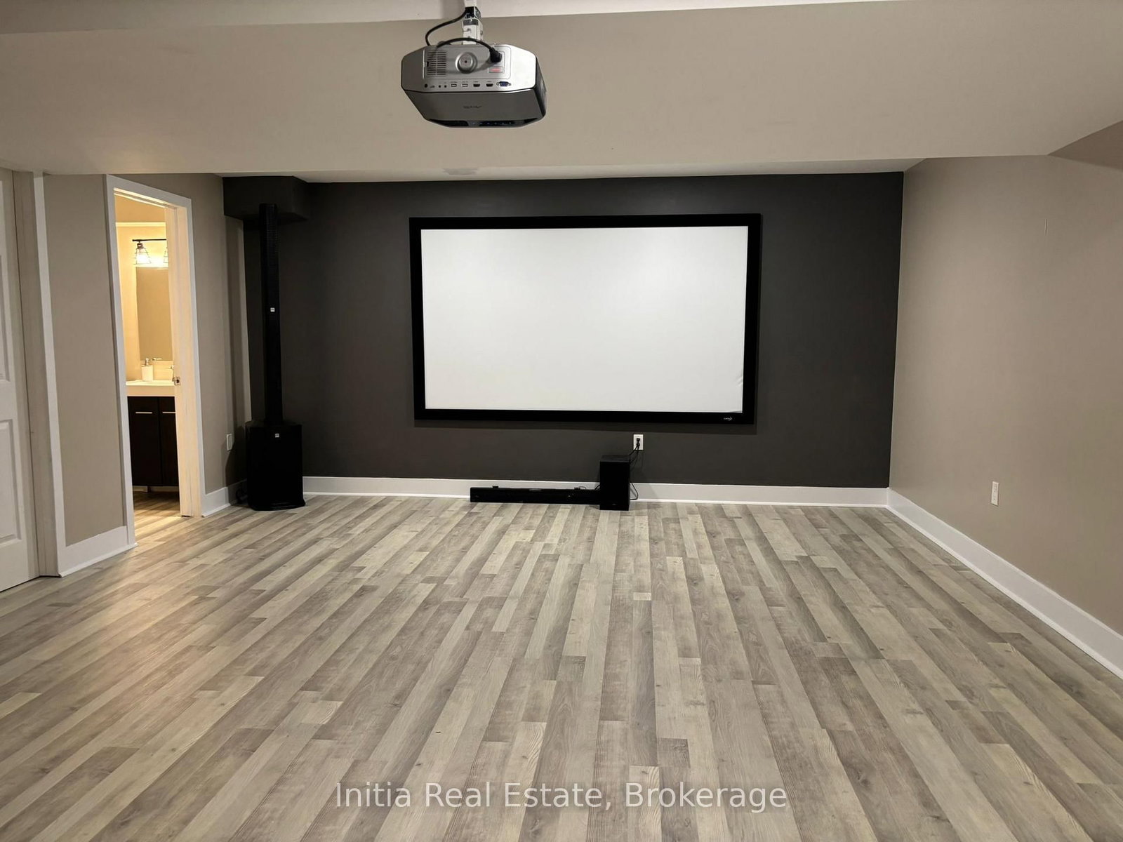 Detached House for sale at 25 Queensway Drive, Strathroy-Caradoc, Ontario, N7G 4M2 - SE - MLS: X12883010