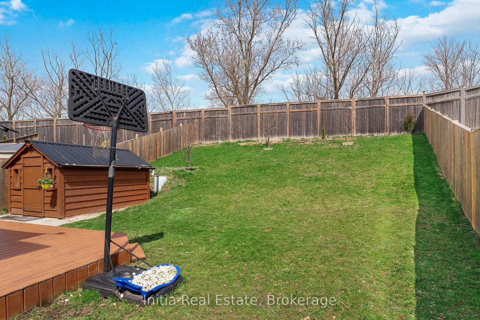 Detached House for sale at 25 Queensway Drive, Strathroy-Caradoc, Ontario, N7G 4M2 - SE - MLS: X12883010