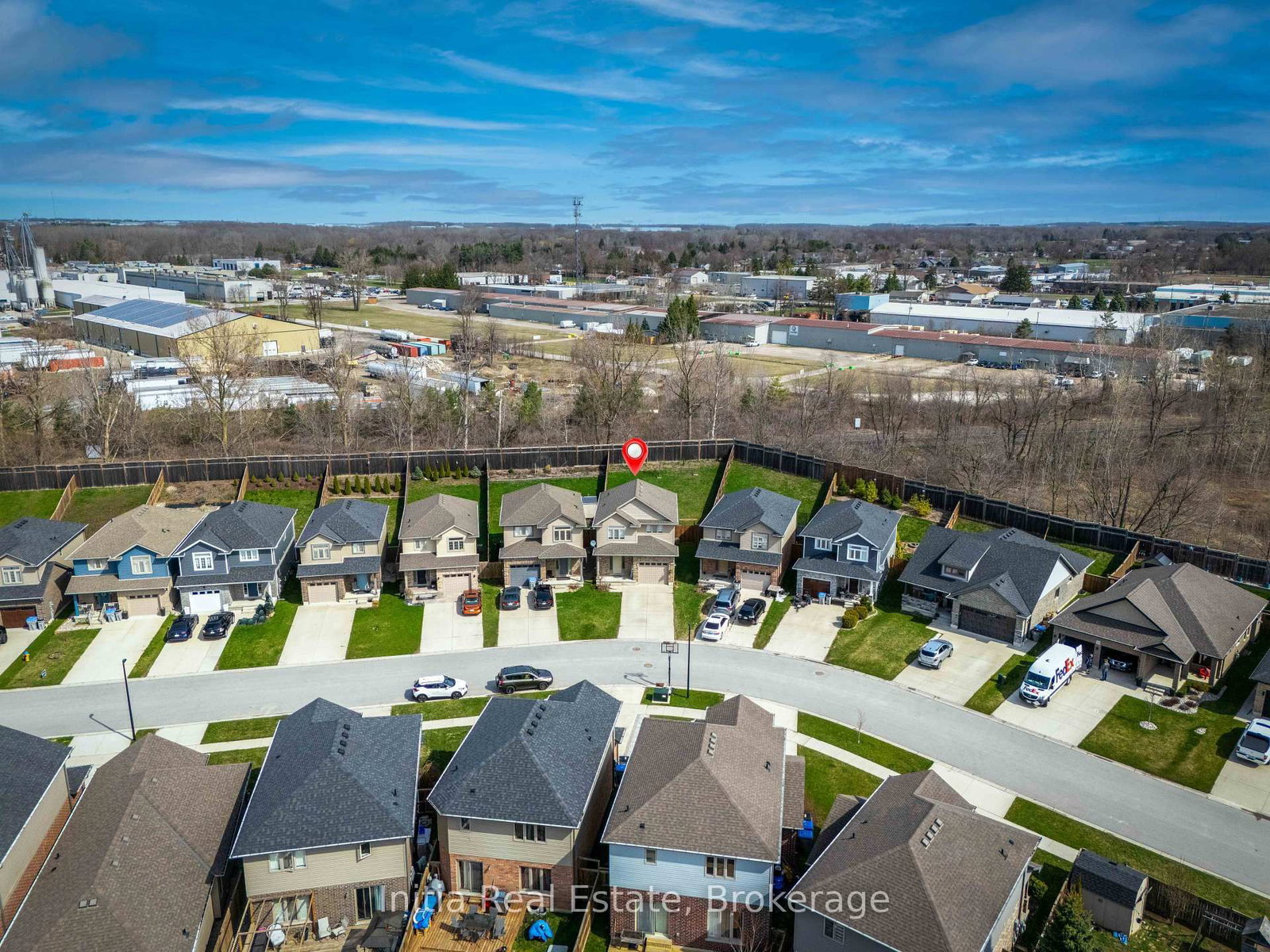 Detached House for sale at 25 Queensway Drive, Strathroy-Caradoc, Ontario, N7G 4M2 - SE - MLS: X12883010