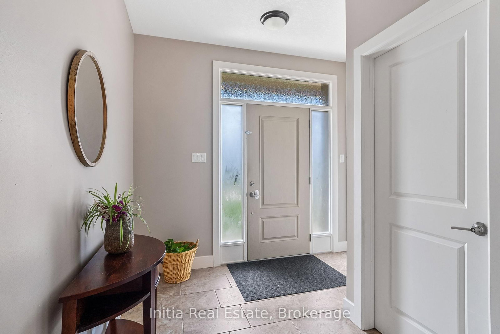 Detached House for sale at 25 Queensway Drive, Strathroy-Caradoc, Ontario, N7G 4M2 - SE - MLS: X12883010