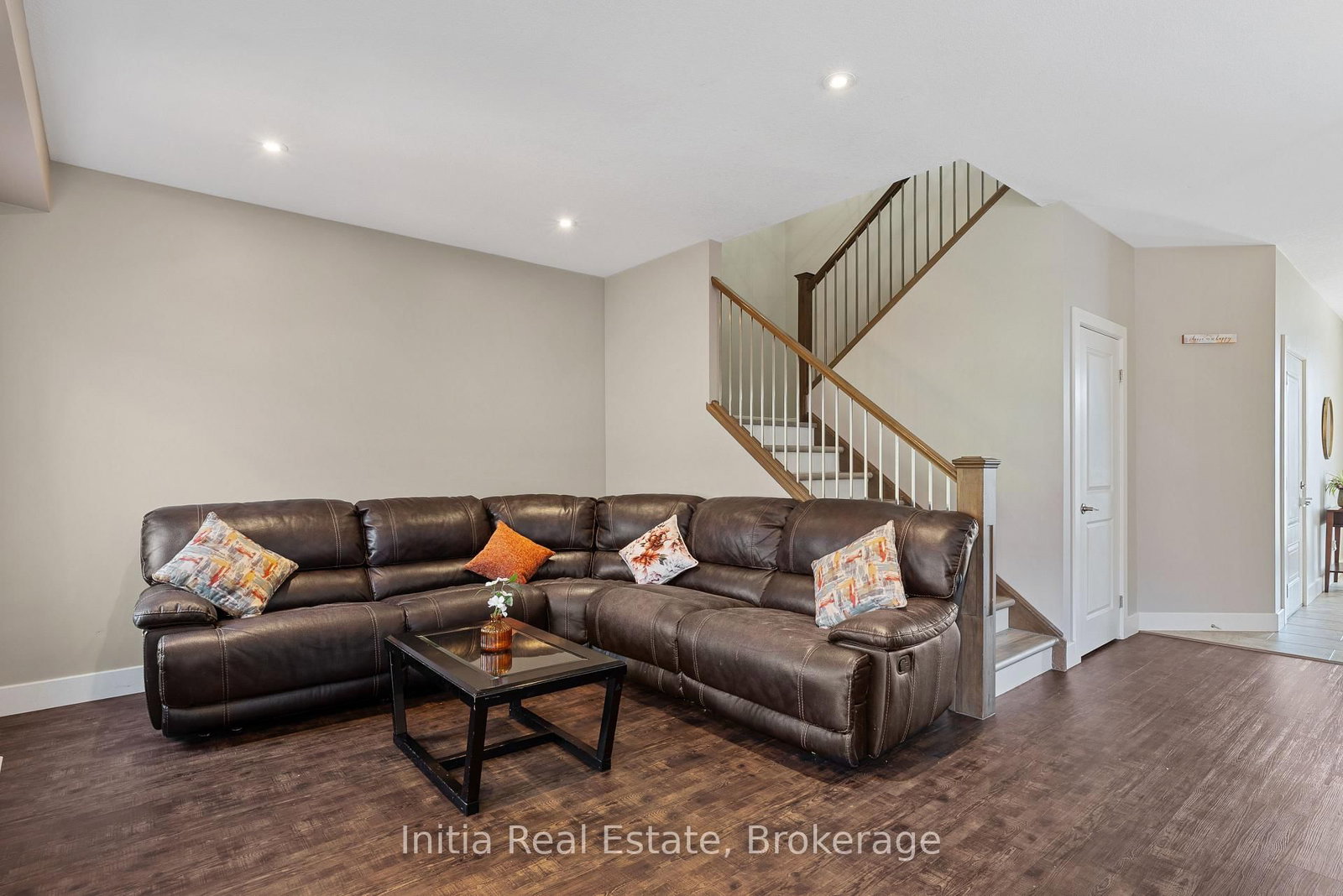 Detached House for sale at 25 Queensway Drive, Strathroy-Caradoc, Ontario, N7G 4M2 - SE - MLS: X12883010