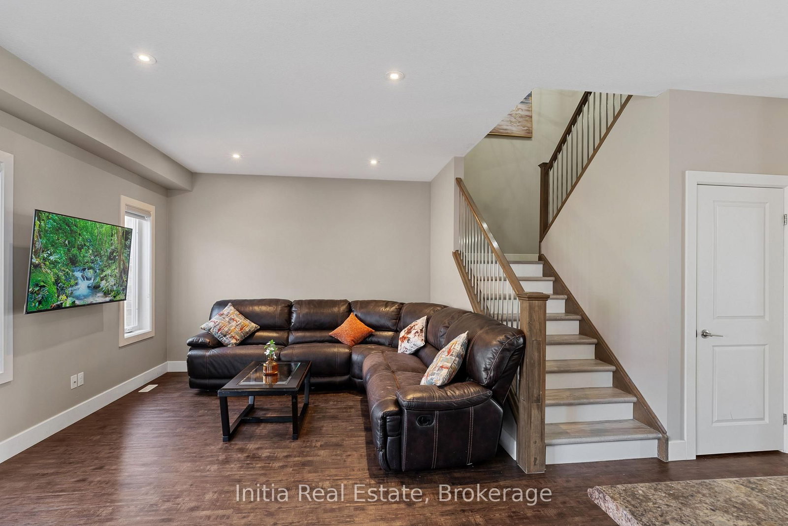 Detached House for sale at 25 Queensway Drive, Strathroy-Caradoc, Ontario, N7G 4M2 - SE - MLS: X12883010