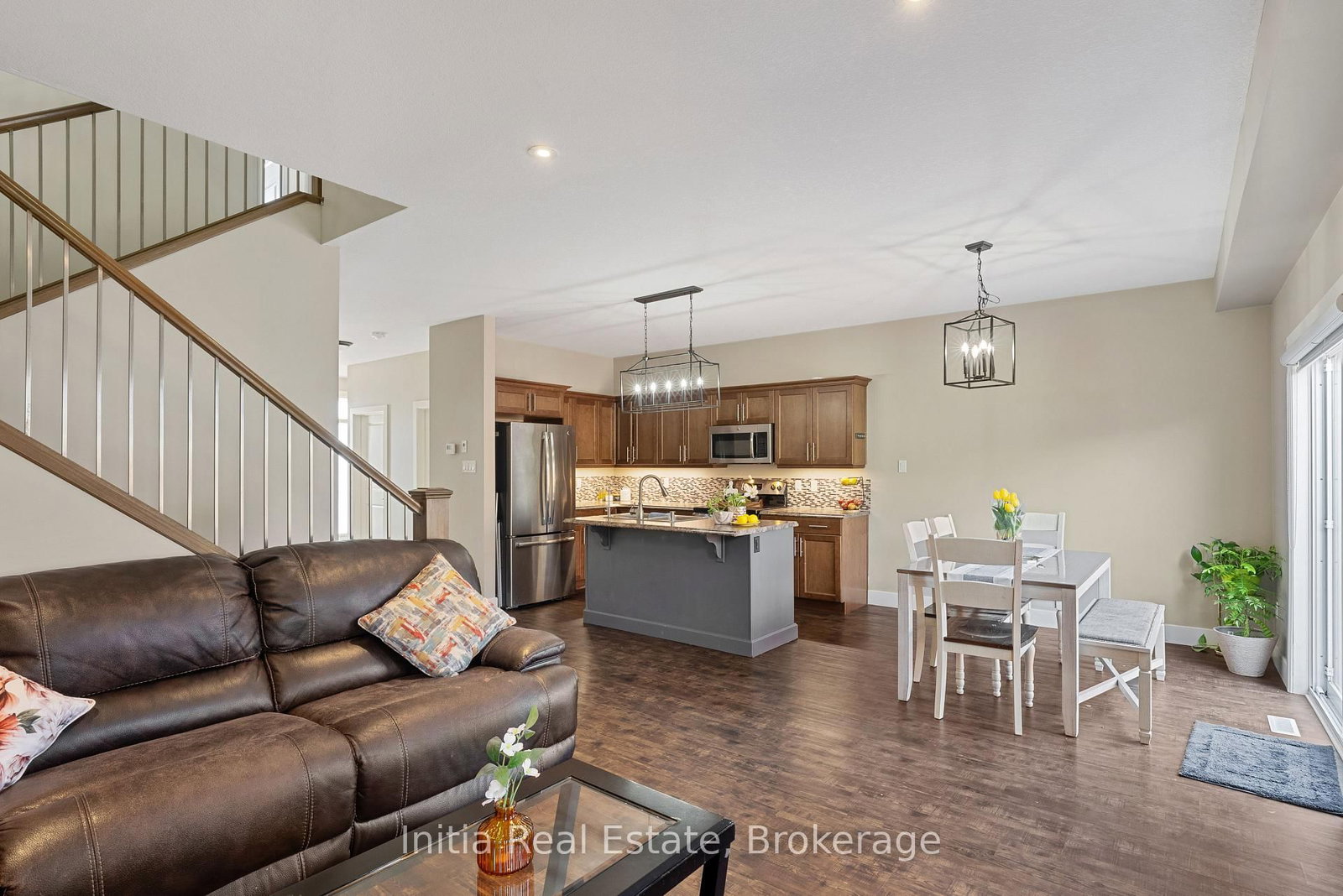 Detached House for sale at 25 Queensway Drive, Strathroy-Caradoc, Ontario, N7G 4M2 - SE - MLS: X12883010