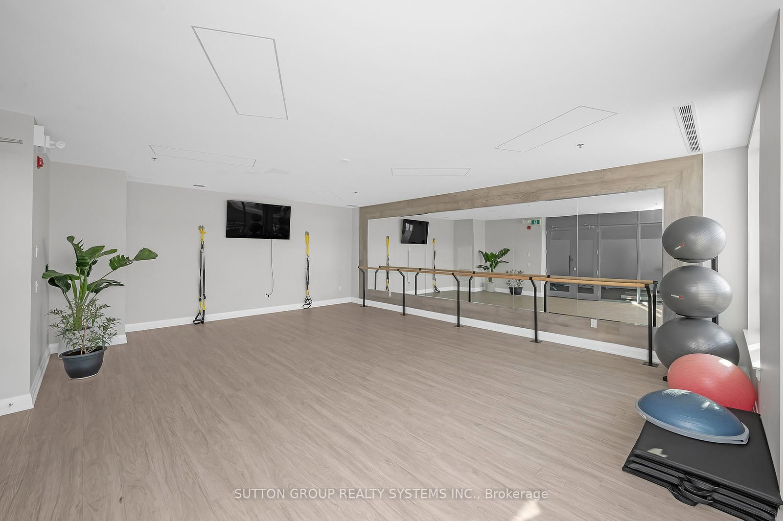 Condo for lease at 212-121 Highway 8, Hamilton, Ontario, L8G 0A3 - Stoney Creek - MLS: X12883250