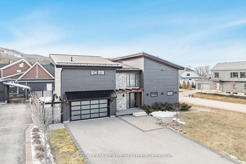 116 Arnot Cres, Blue Mountains, L9Y 0Z8 | Image 2