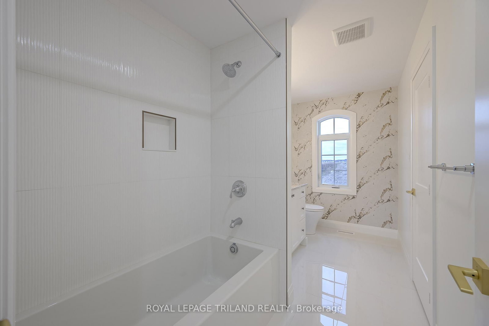 4038 AYRSHIRE Avenue • London South, ON photo 27