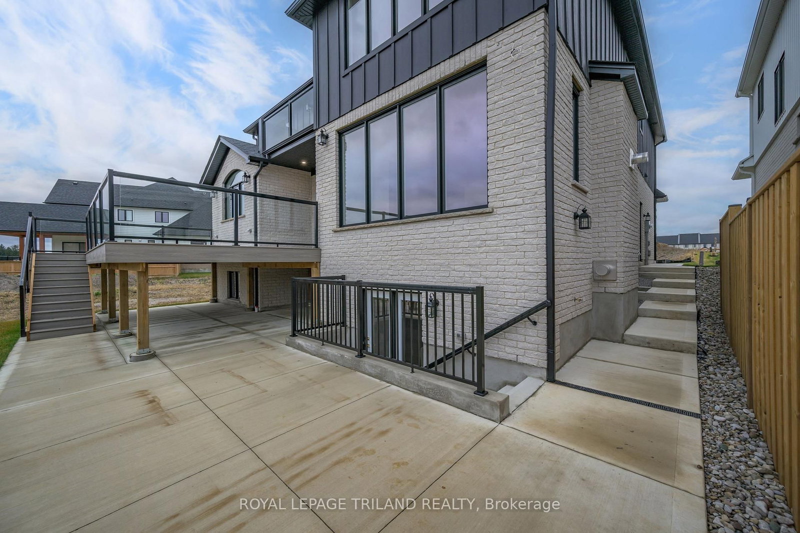 4038 AYRSHIRE Avenue • London South, ON photo 36