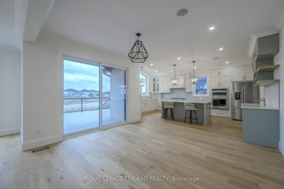 4038 AYRSHIRE Avenue • London South, ON photo 9