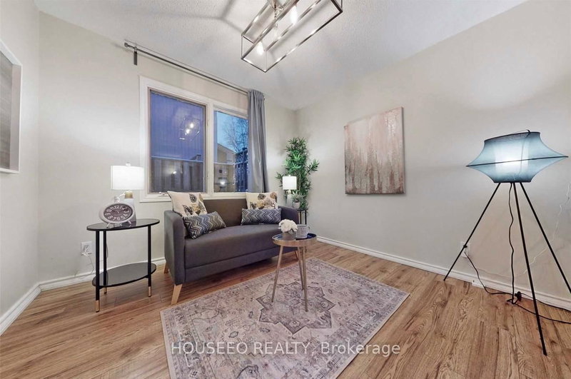 596 Strasburg Rd, Kitchener, N2E 1T8 | Image 2