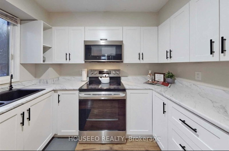 596 Strasburg Rd, Kitchener, N2E 1T8 | Image 3