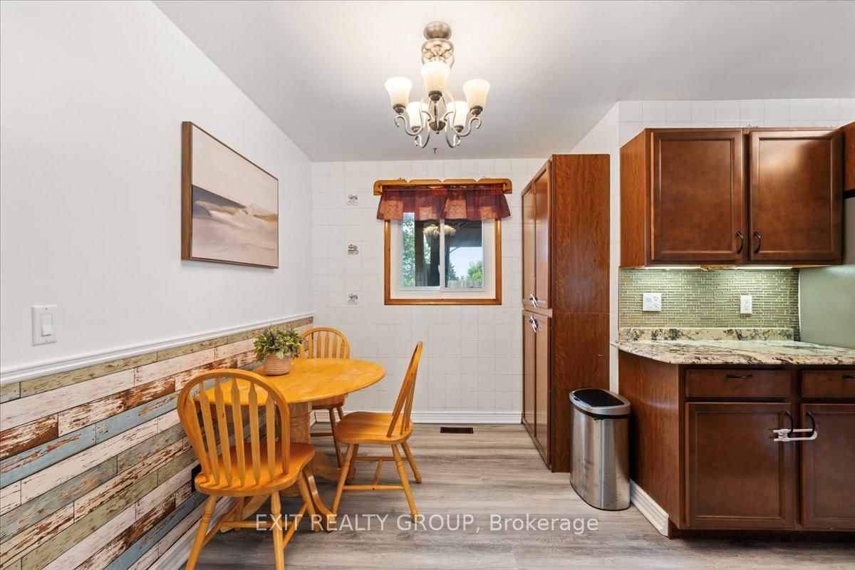 Detached House for sale at 29 Barry Road, Quinte West, Ontario, K8V 0M3 - Murray Ward - MLS: X12884010