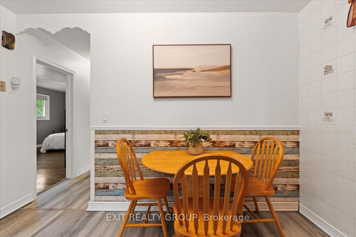 Detached House for sale at 29 Barry Road, Quinte West, Ontario, K8V 0M3 - Murray Ward - MLS: X12884010