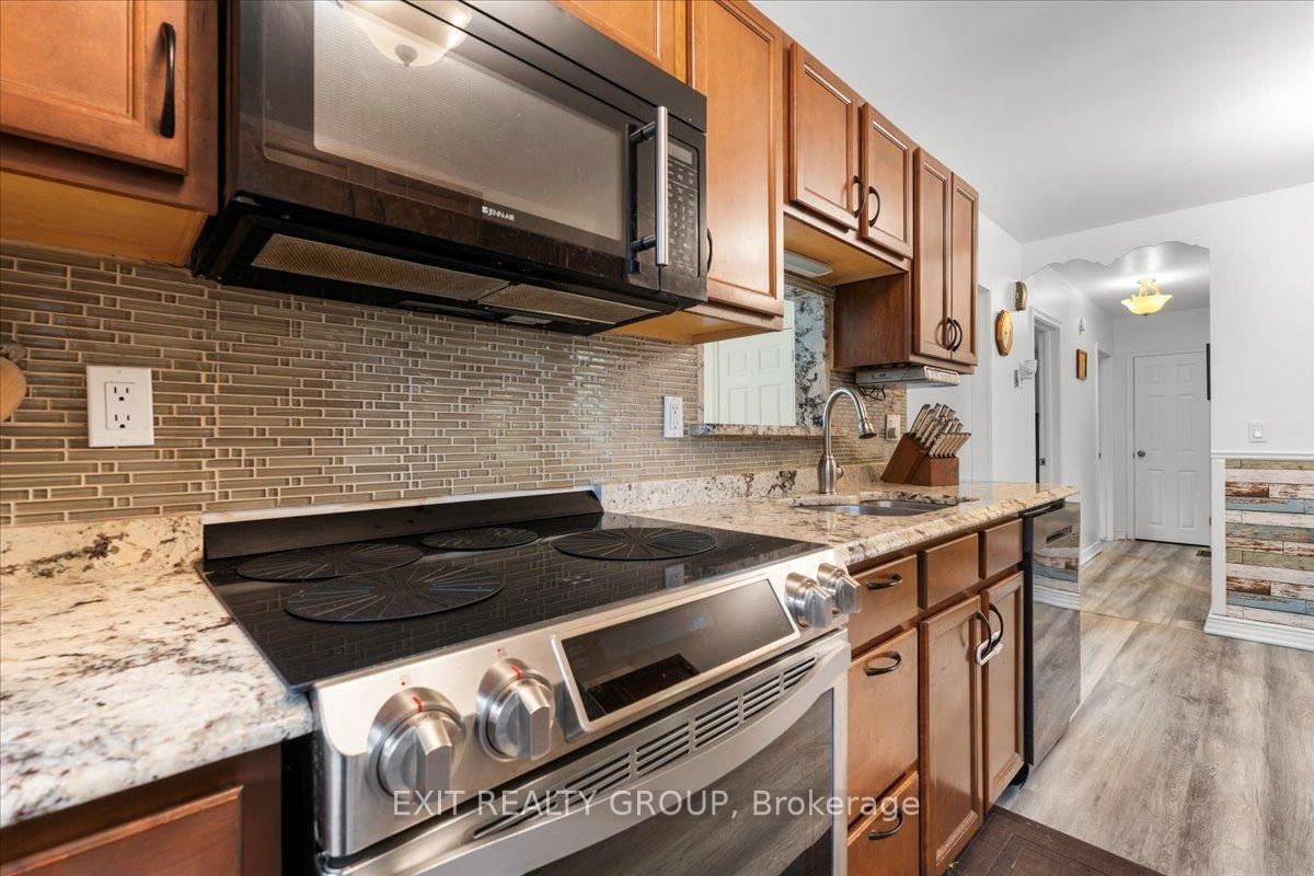 Detached House for sale at 29 Barry Road, Quinte West, Ontario, K8V 0M3 - Murray Ward - MLS: X12884010