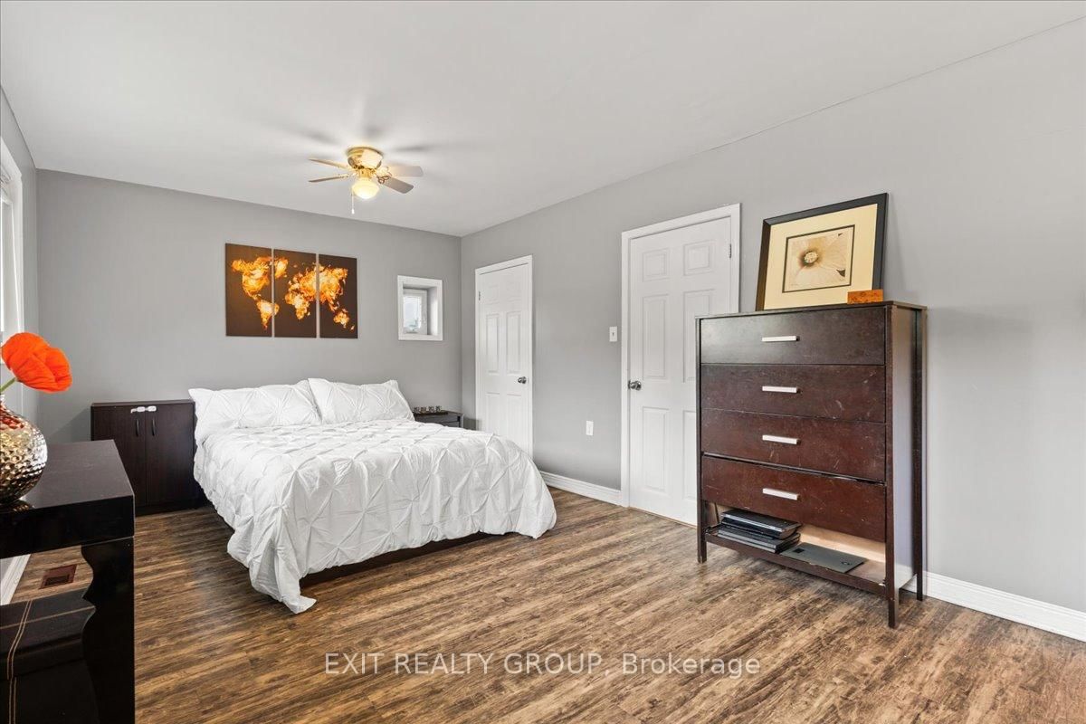 Detached House for sale at 29 Barry Road, Quinte West, Ontario, K8V 0M3 - Murray Ward - MLS: X12884010