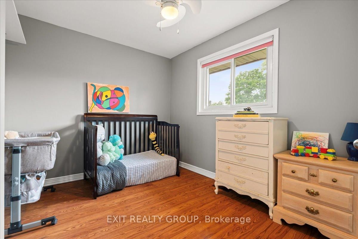 Detached House for sale at 29 Barry Road, Quinte West, Ontario, K8V 0M3 - Murray Ward - MLS: X12884010