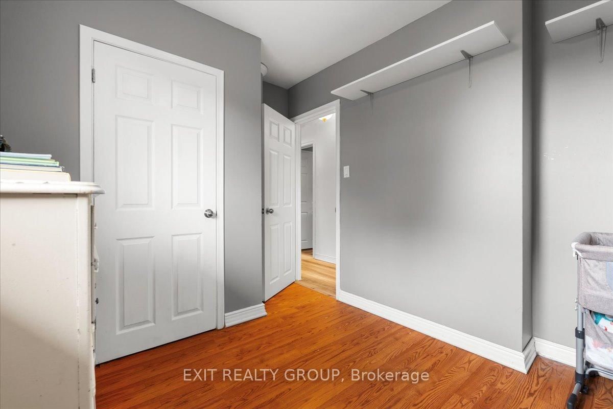 Detached House for sale at 29 Barry Road, Quinte West, Ontario, K8V 0M3 - Murray Ward - MLS: X12884010