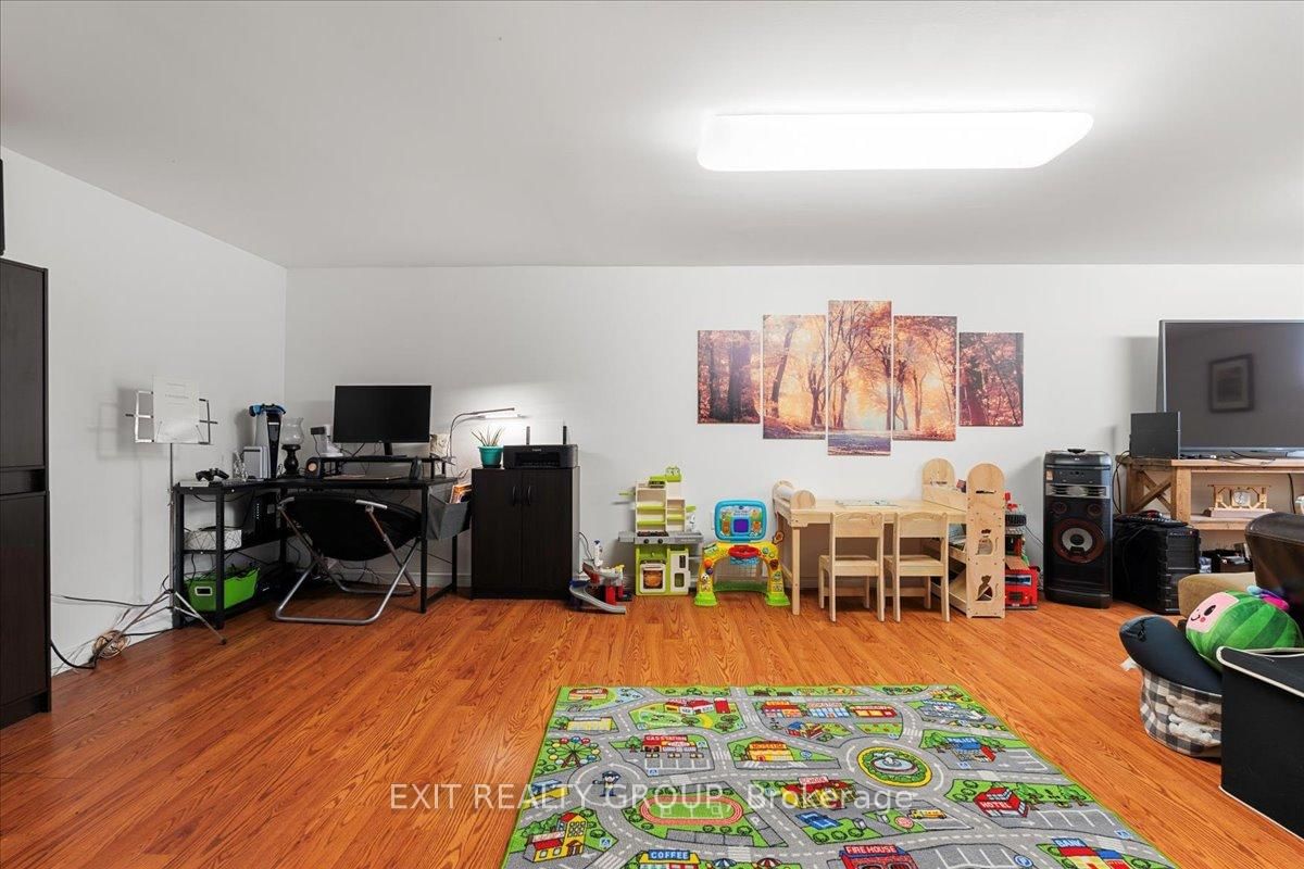 Detached House for sale at 29 Barry Road, Quinte West, Ontario, K8V 0M3 - Murray Ward - MLS: X12884010