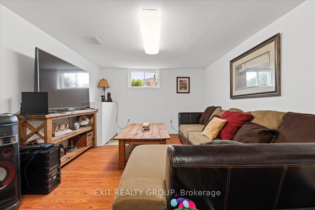 Detached House for sale at 29 Barry Road, Quinte West, Ontario, K8V 0M3 - Murray Ward - MLS: X12884010