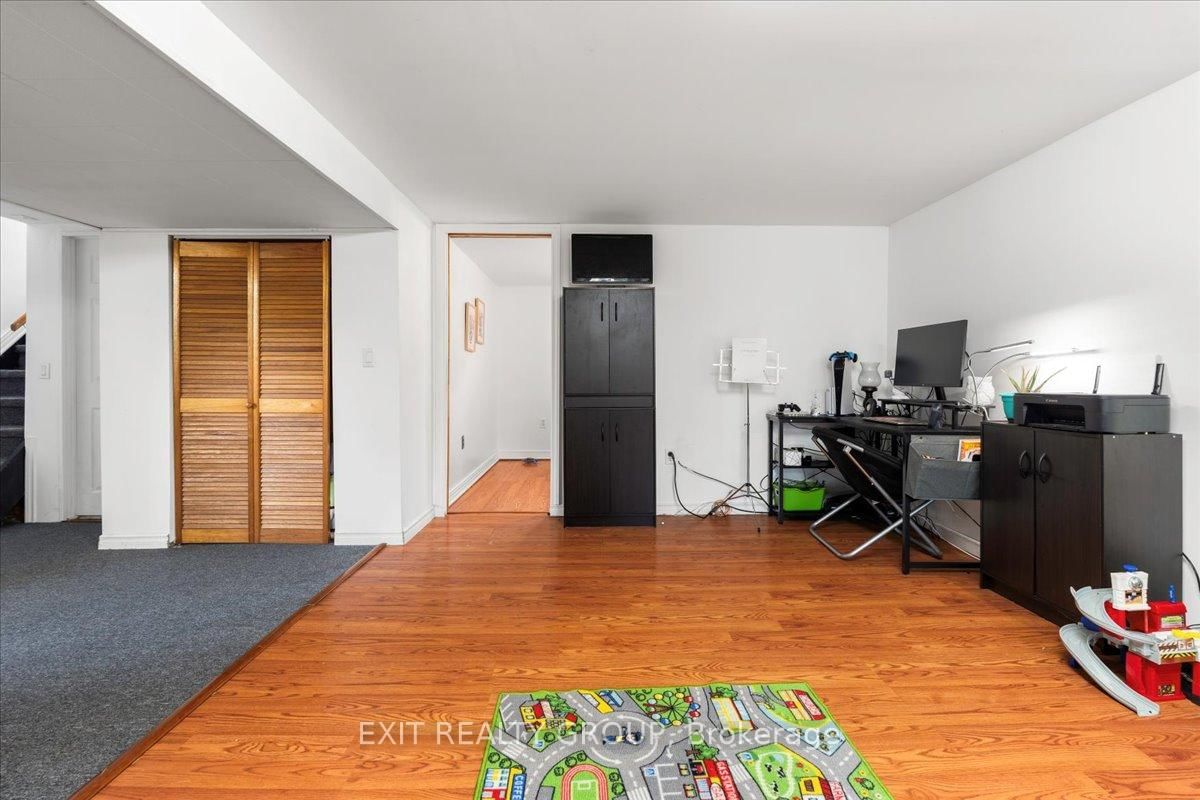 Detached House for sale at 29 Barry Road, Quinte West, Ontario, K8V 0M3 - Murray Ward - MLS: X12884010