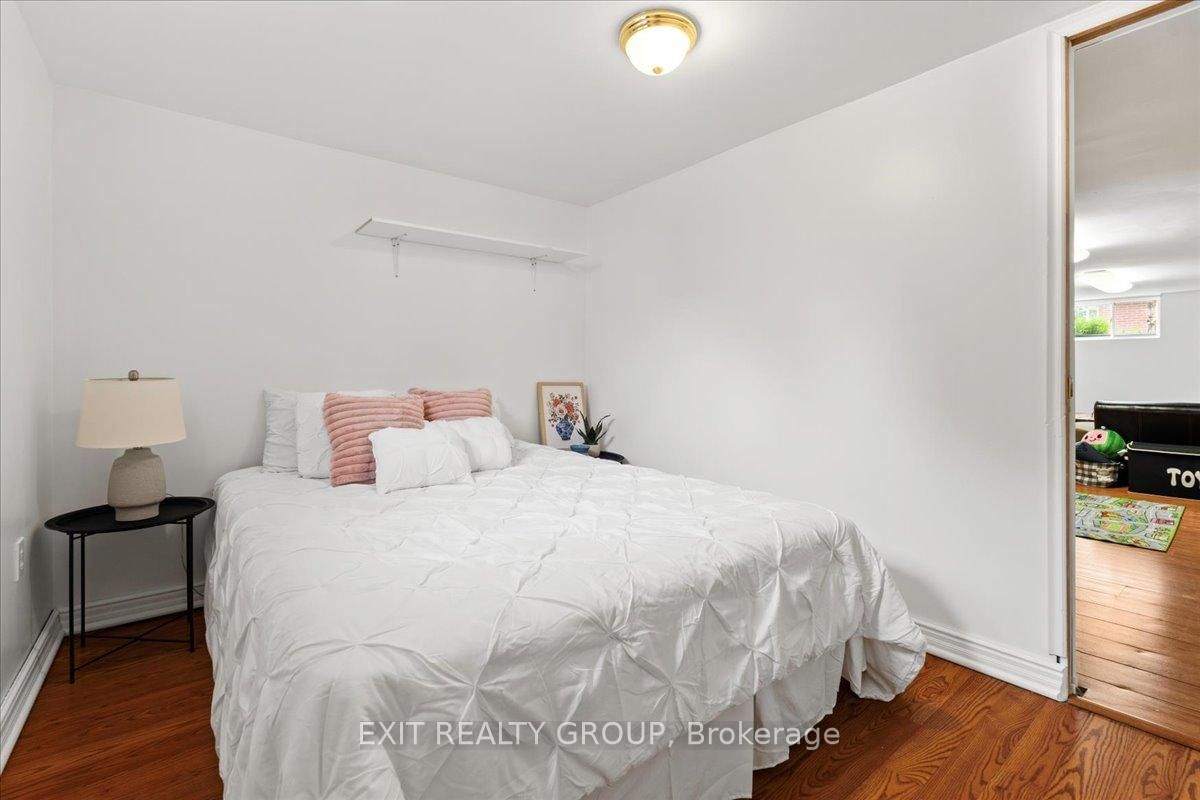 Detached House for sale at 29 Barry Road, Quinte West, Ontario, K8V 0M3 - Murray Ward - MLS: X12884010