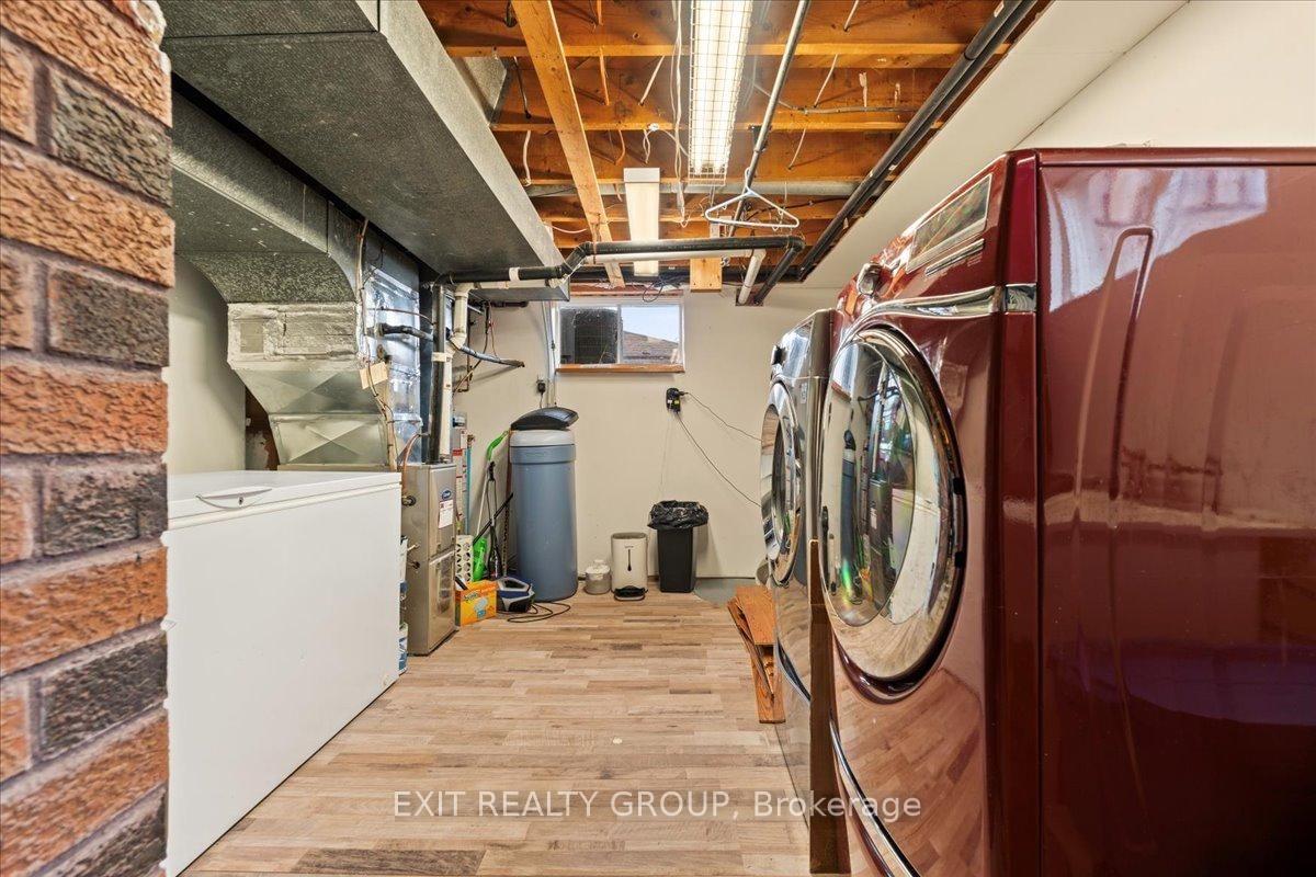 Detached House for sale at 29 Barry Road, Quinte West, Ontario, K8V 0M3 - Murray Ward - MLS: X12884010