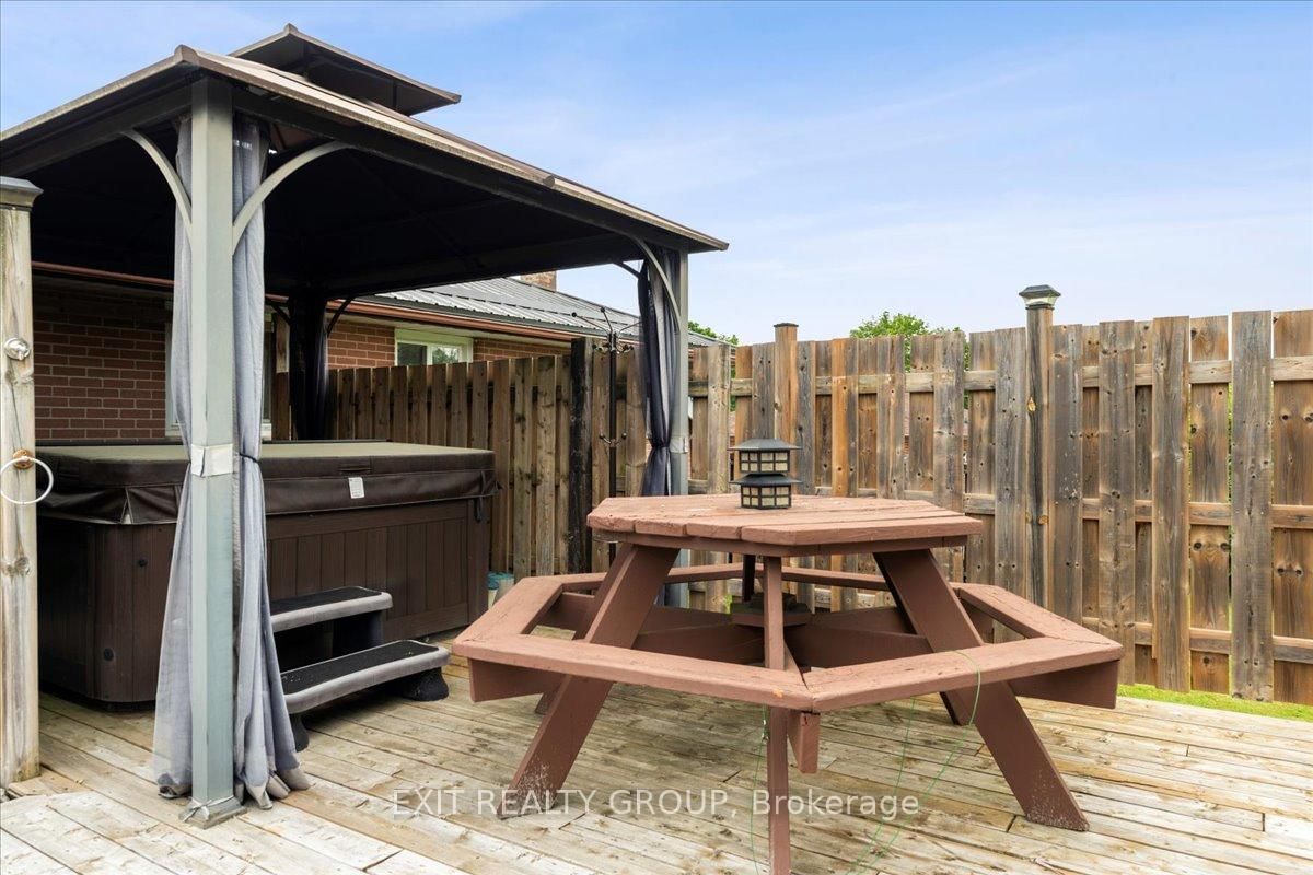 Detached House for sale at 29 Barry Road, Quinte West, Ontario, K8V 0M3 - Murray Ward - MLS: X12884010