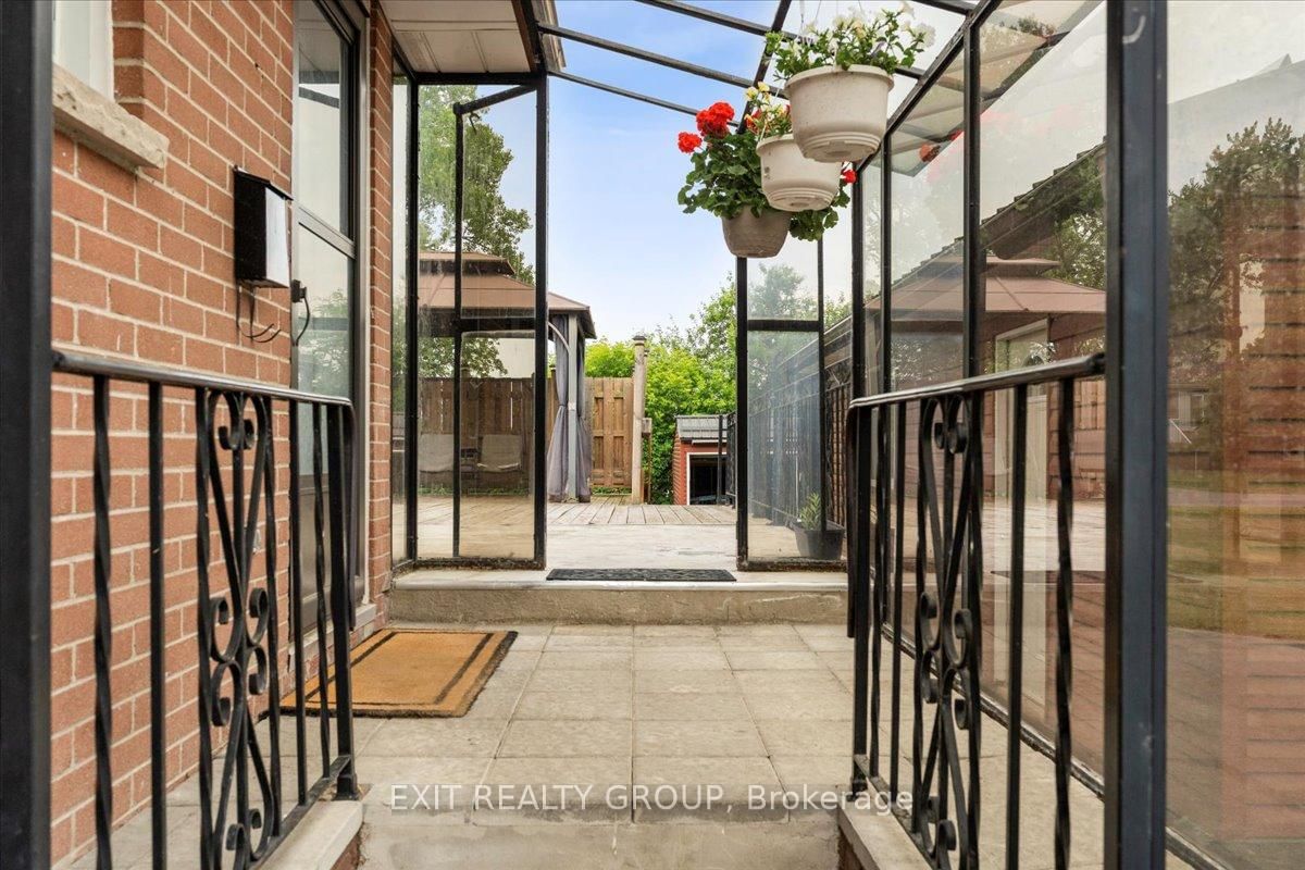 Detached House for sale at 29 Barry Road, Quinte West, Ontario, K8V 0M3 - Murray Ward - MLS: X12884010