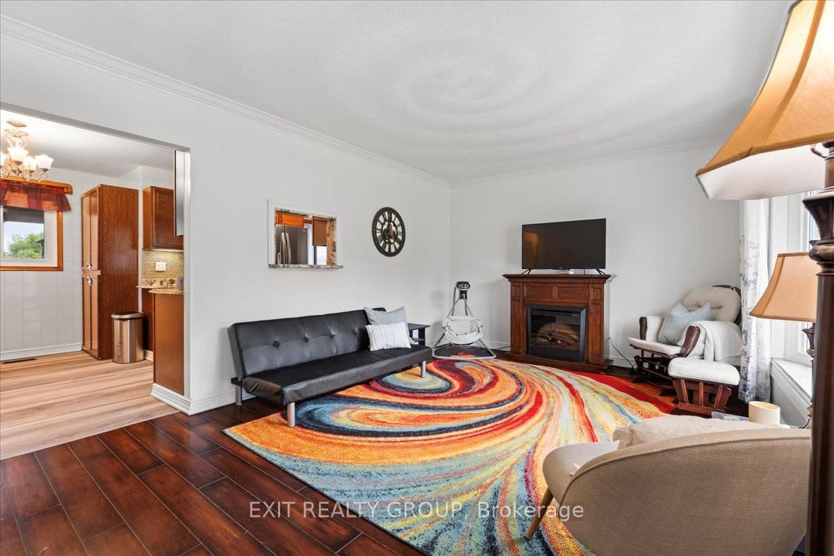 Detached House for sale at 29 Barry Road, Quinte West, Ontario, K8V 0M3 - Murray Ward - MLS: X12884010