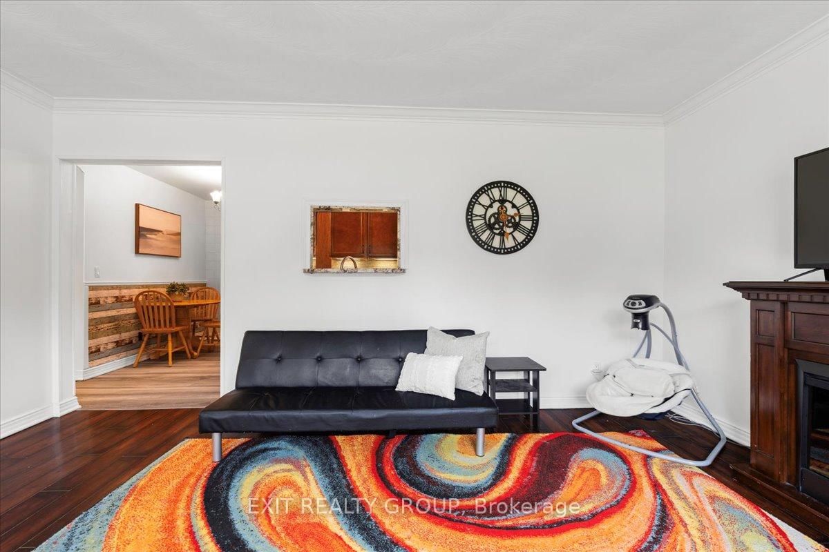 Detached House for sale at 29 Barry Road, Quinte West, Ontario, K8V 0M3 - Murray Ward - MLS: X12884010