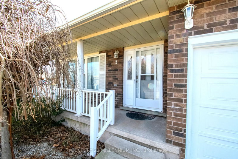 3 College Park Dr, Welland, L3C 6Z6 | Image 2