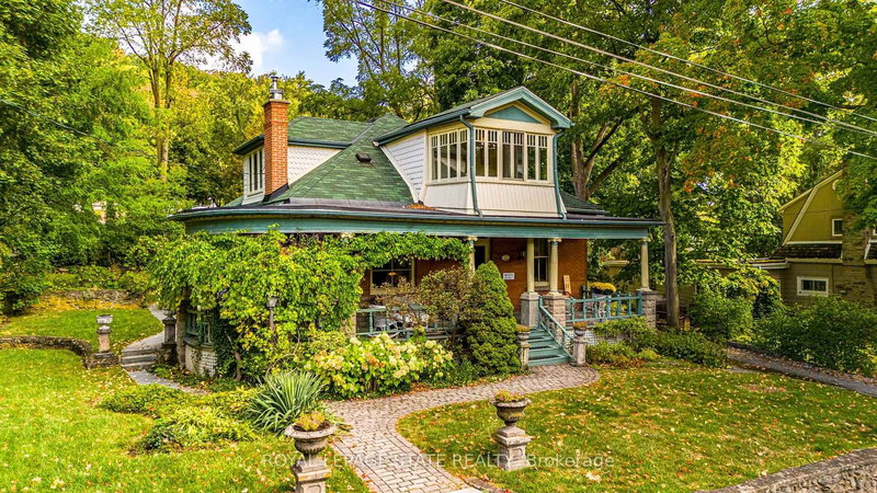 55 Cayley St, Hamilton, L9H 2E6 | Image 2