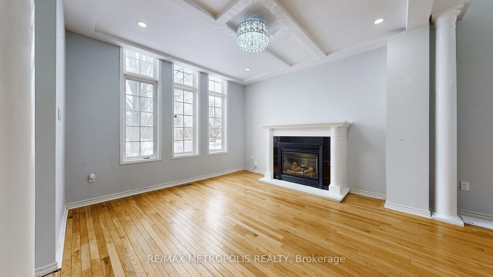 Detached House for sale at 183 Valmont Court, Hamilton, Ontario, L9G 5A1 - Ancaster - MLS: X12884824