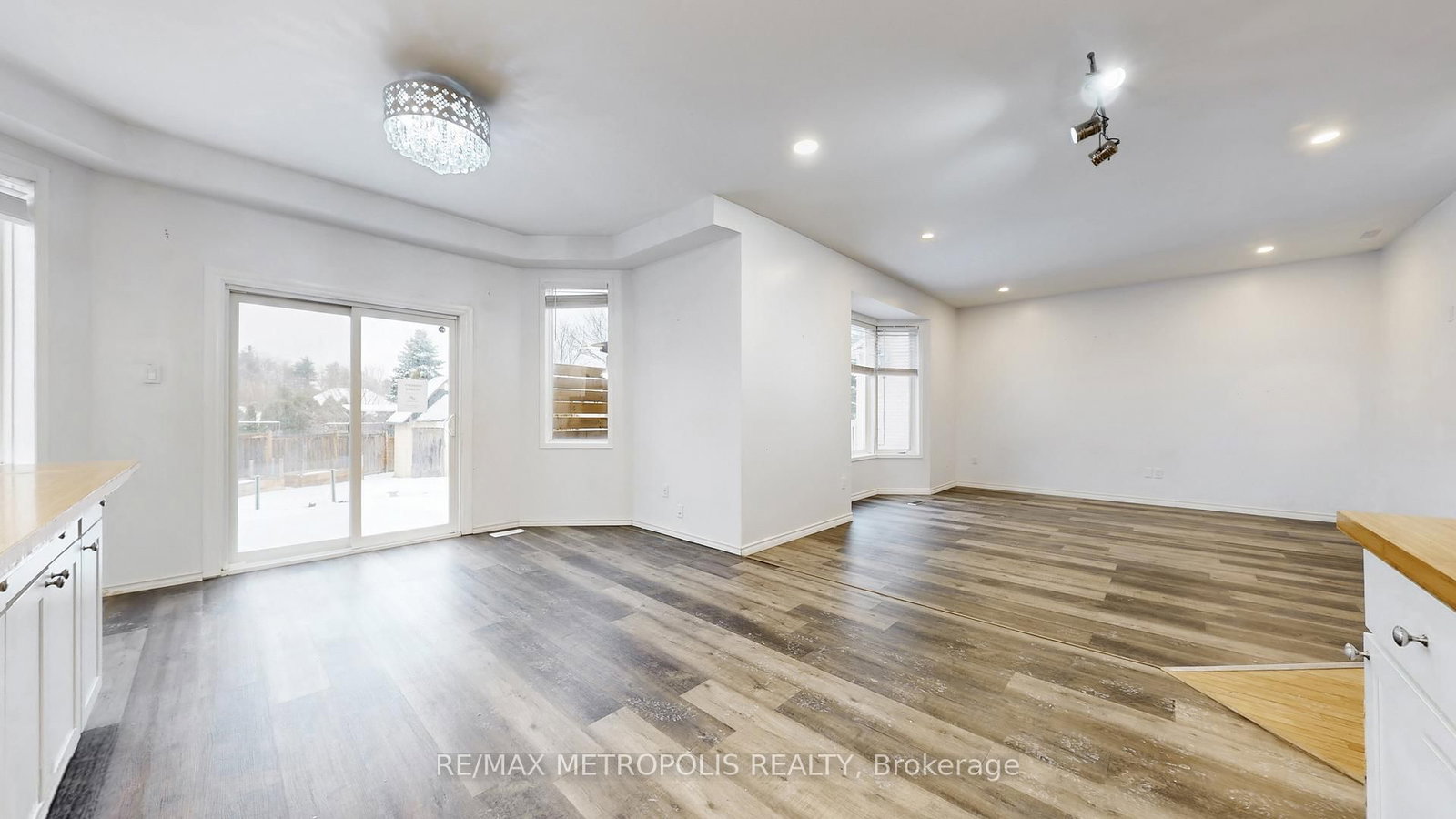 Detached House for sale at 183 Valmont Court, Hamilton, Ontario, L9G 5A1 - Ancaster - MLS: X12884824