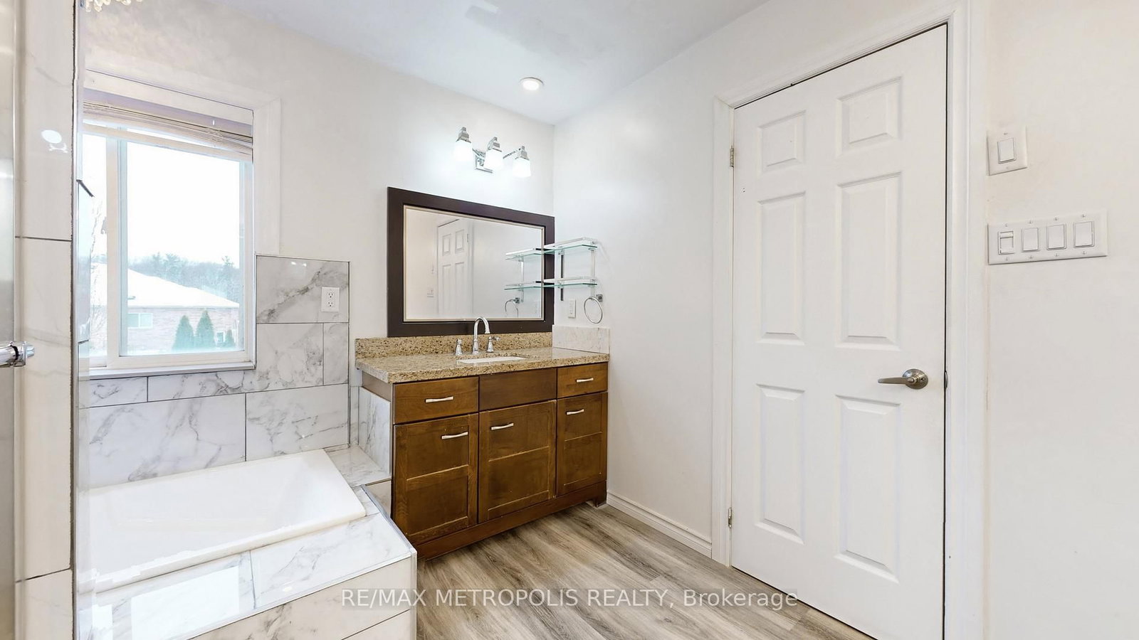 Detached House for sale at 183 Valmont Court, Hamilton, Ontario, L9G 5A1 - Ancaster - MLS: X12884824