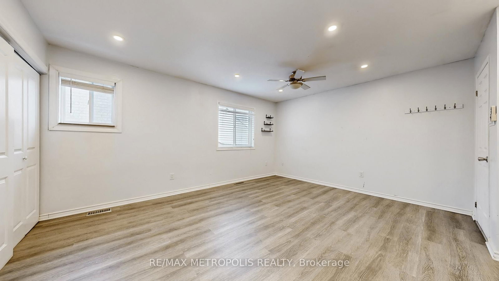 Detached House for sale at 183 Valmont Court, Hamilton, Ontario, L9G 5A1 - Ancaster - MLS: X12884824