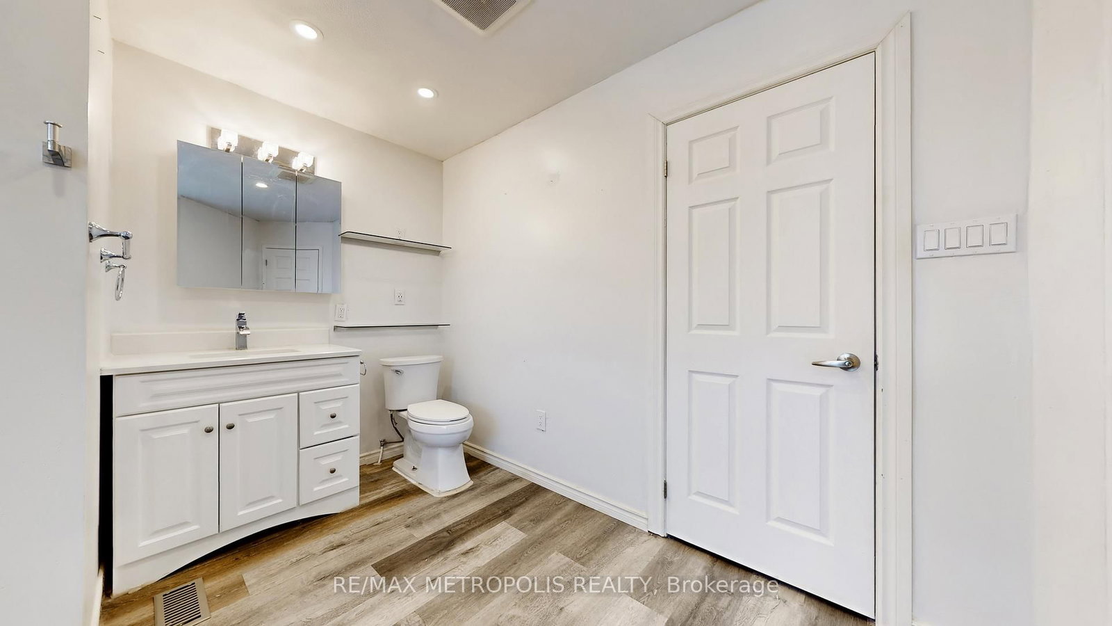 Detached House for sale at 183 Valmont Court, Hamilton, Ontario, L9G 5A1 - Ancaster - MLS: X12884824