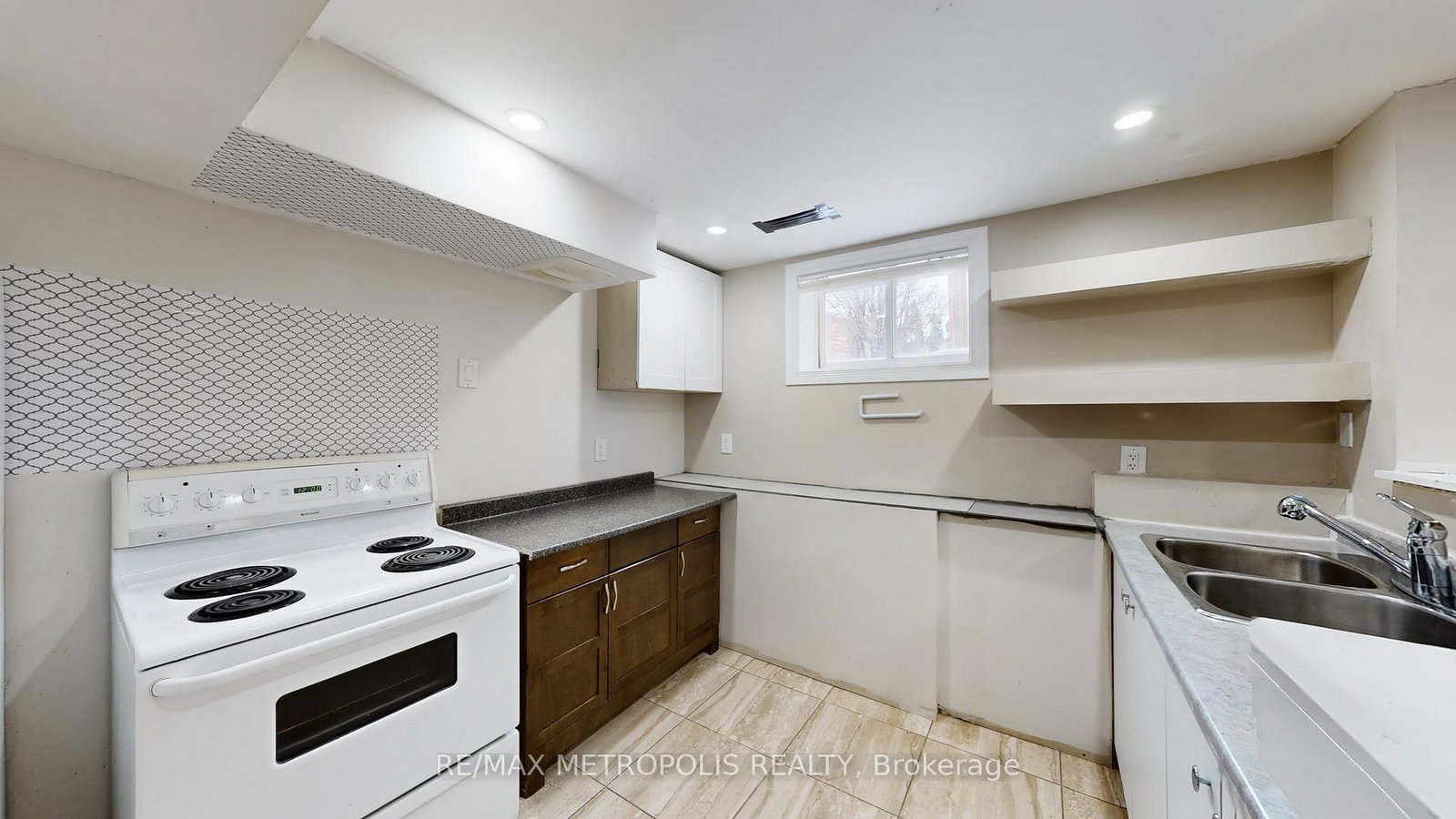 Detached House for sale at 183 Valmont Court, Hamilton, Ontario, L9G 5A1 - Ancaster - MLS: X12884824